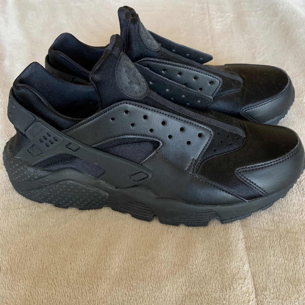 Women’s Nike Huarache size 10